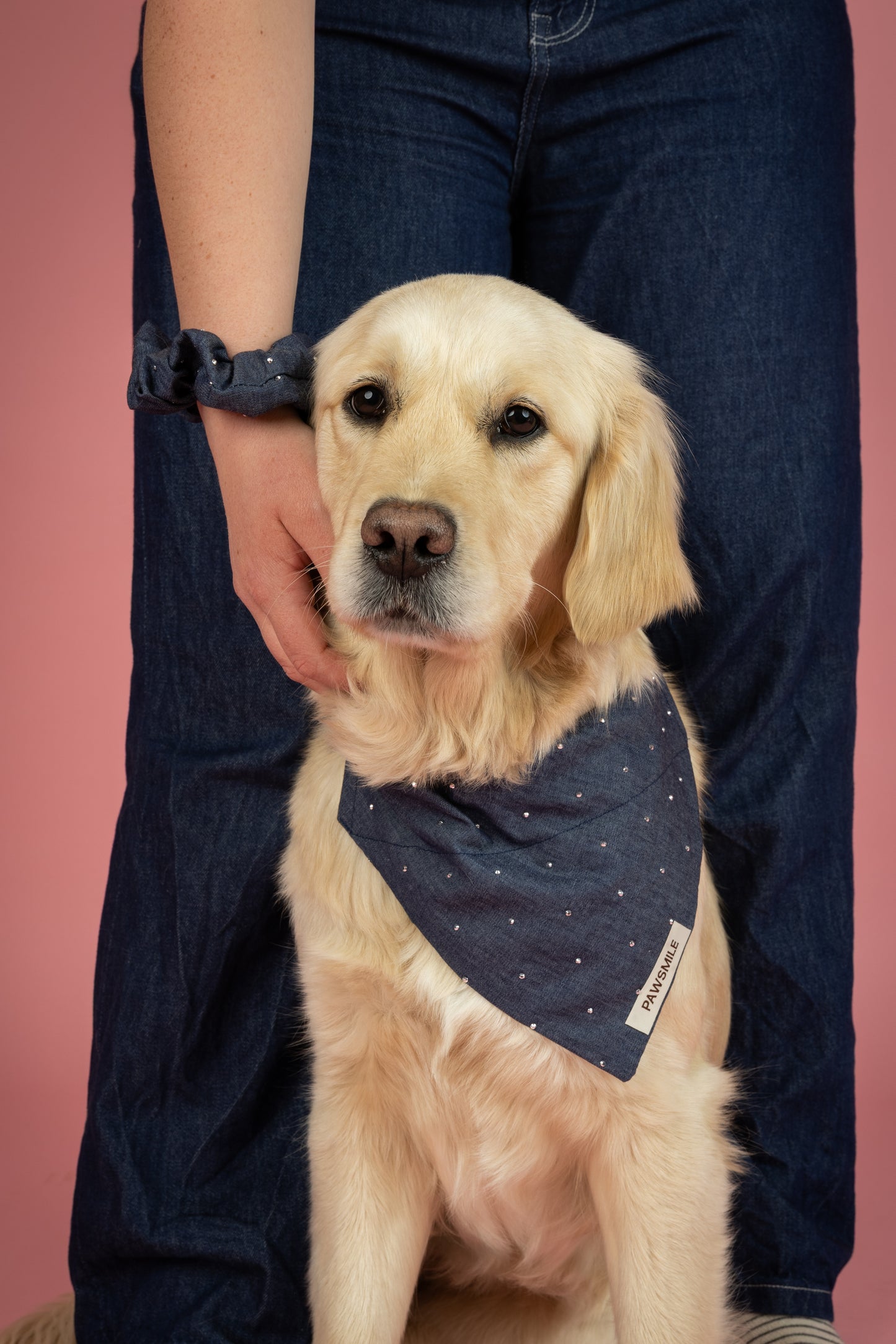 Denim Chic – Handgemaakte Bandana met Strass Steentjes