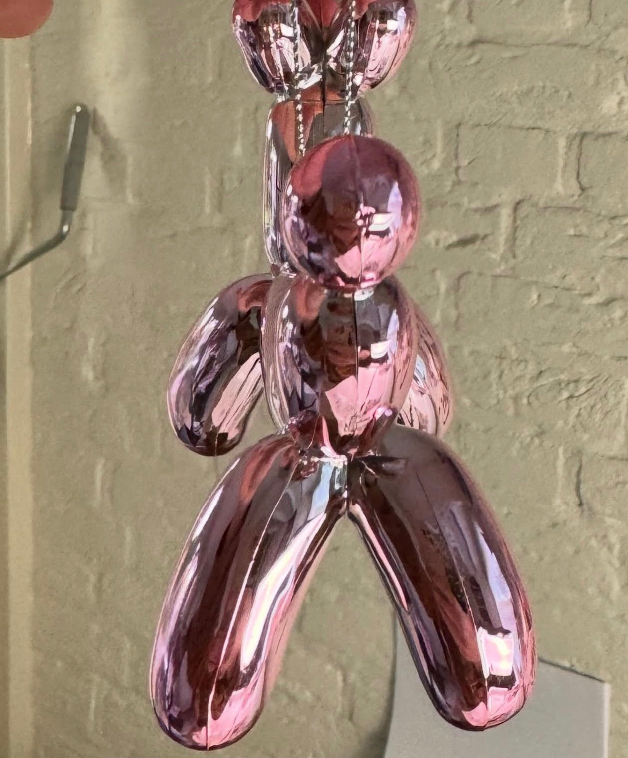 Balloon dog hanger