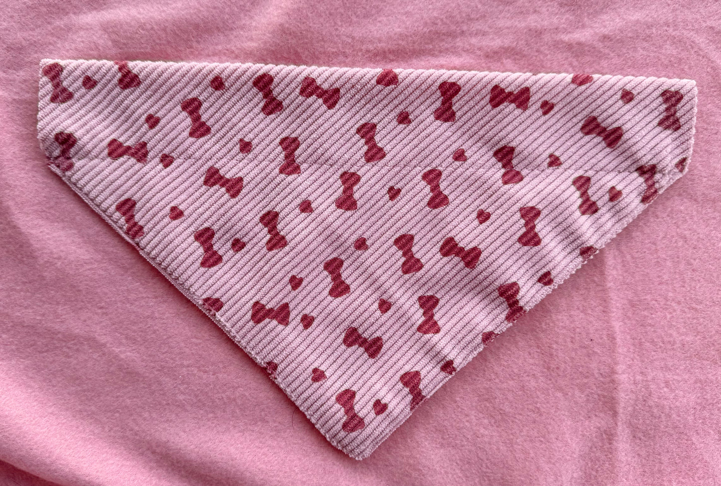 Coquette Paws – Roze Ribbel Bandana met Strikjes