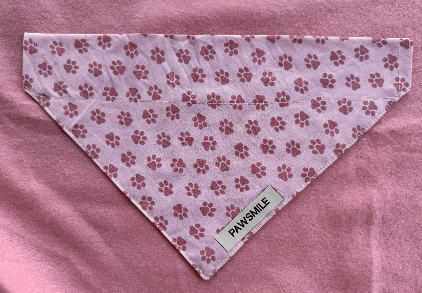 Paw-some Pink – Roze Bandana met Roze Pootafdrukjes
