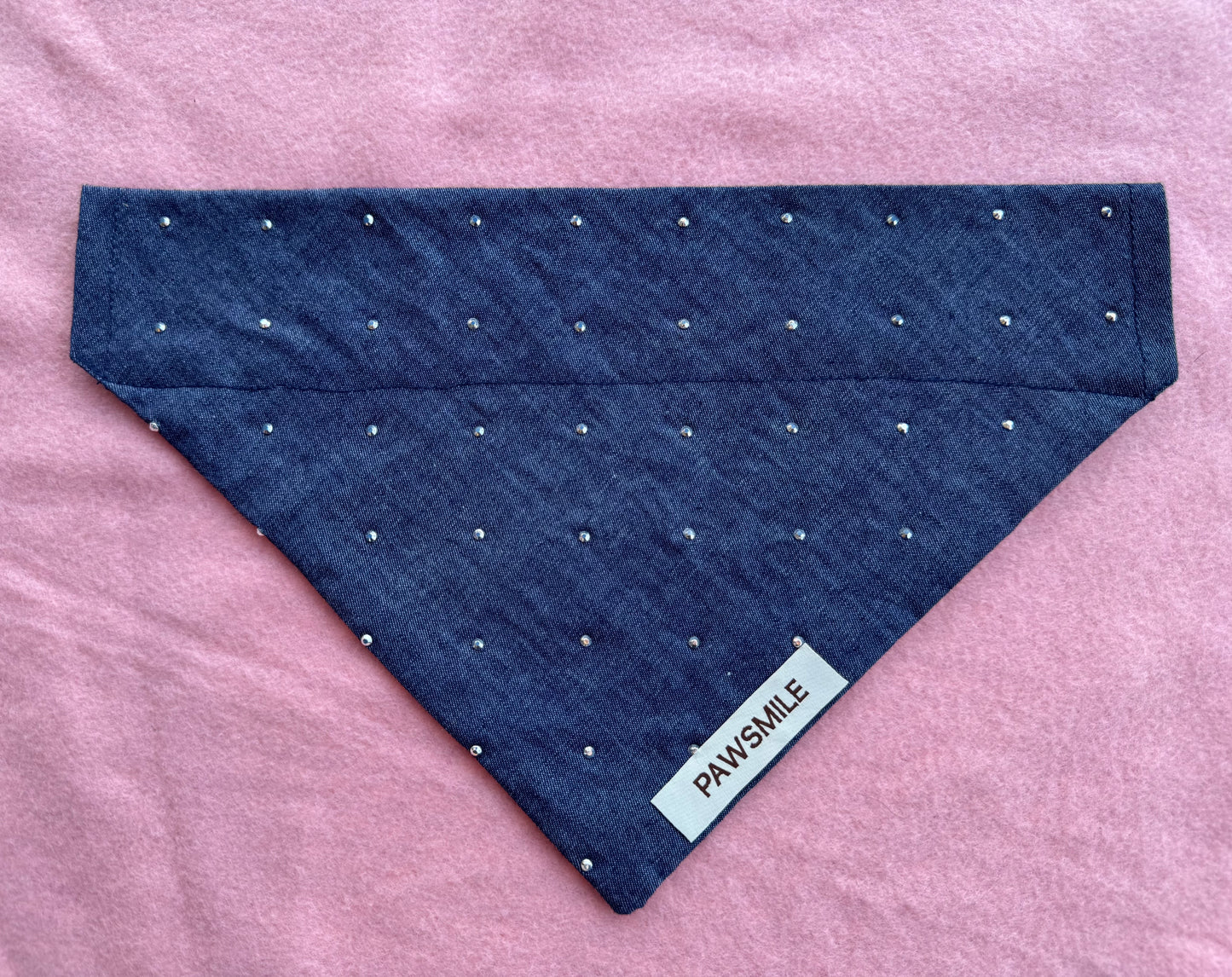 Denim Chic – Handgemaakte Bandana met Strass Steentjes