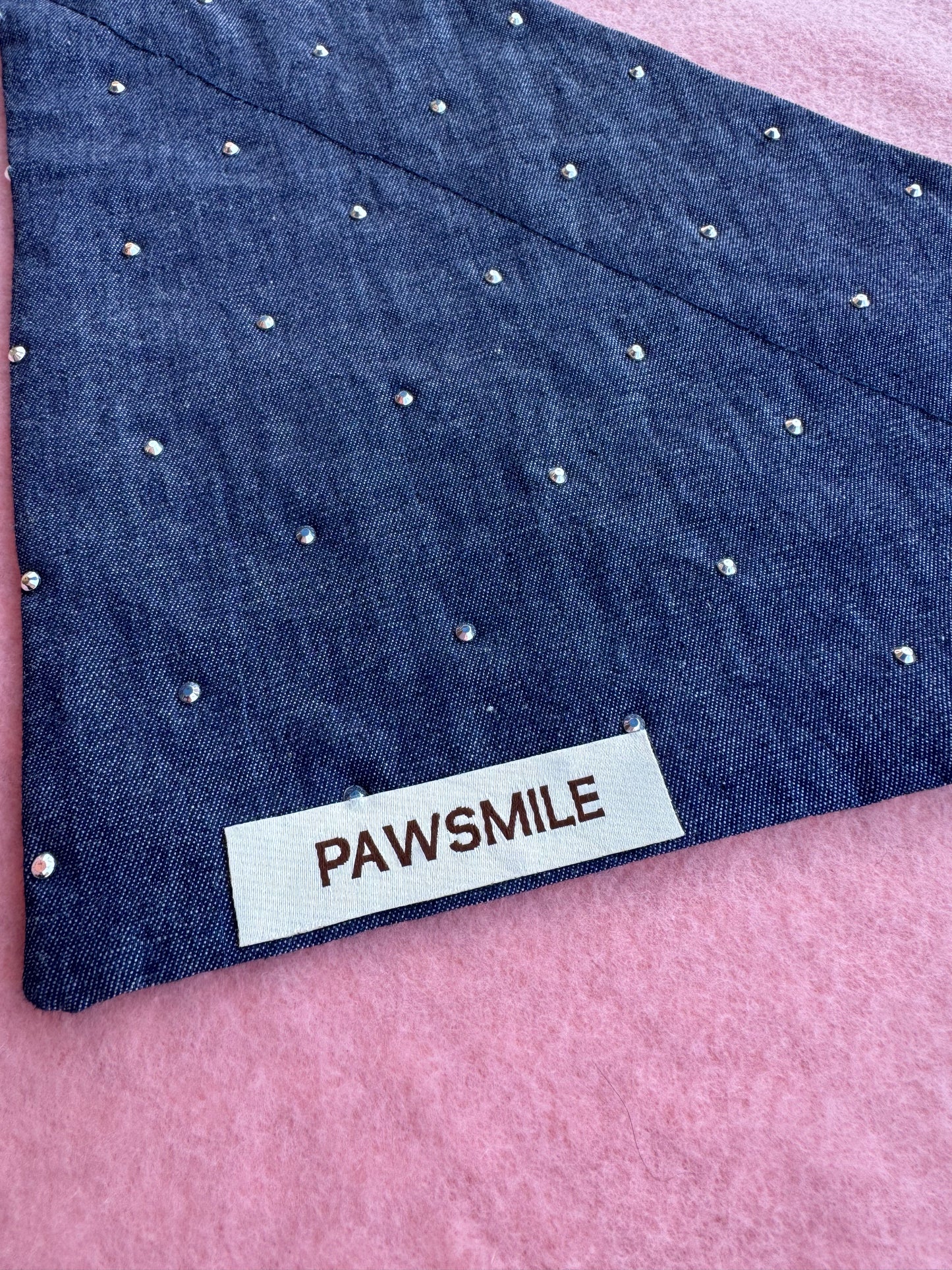 Denim Chic – Handgemaakte Bandana met Strass Steentjes