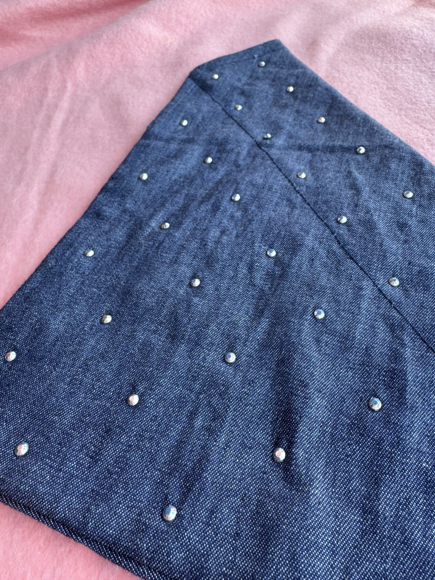 Denim Chic – Handgemaakte Bandana met Strass Steentjes