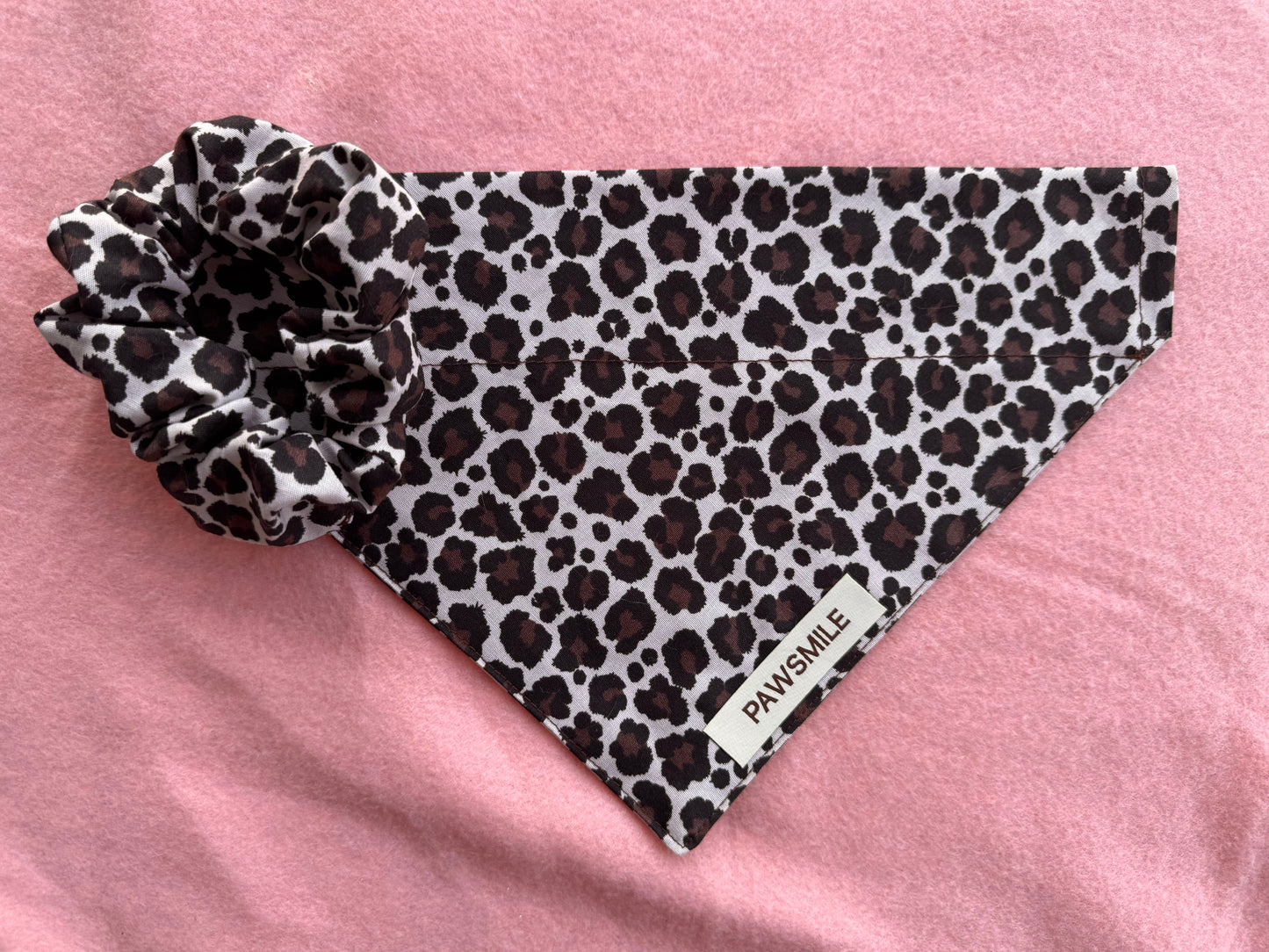 Roar and Shine Scrunchie – Scrunchie met Panterprint
