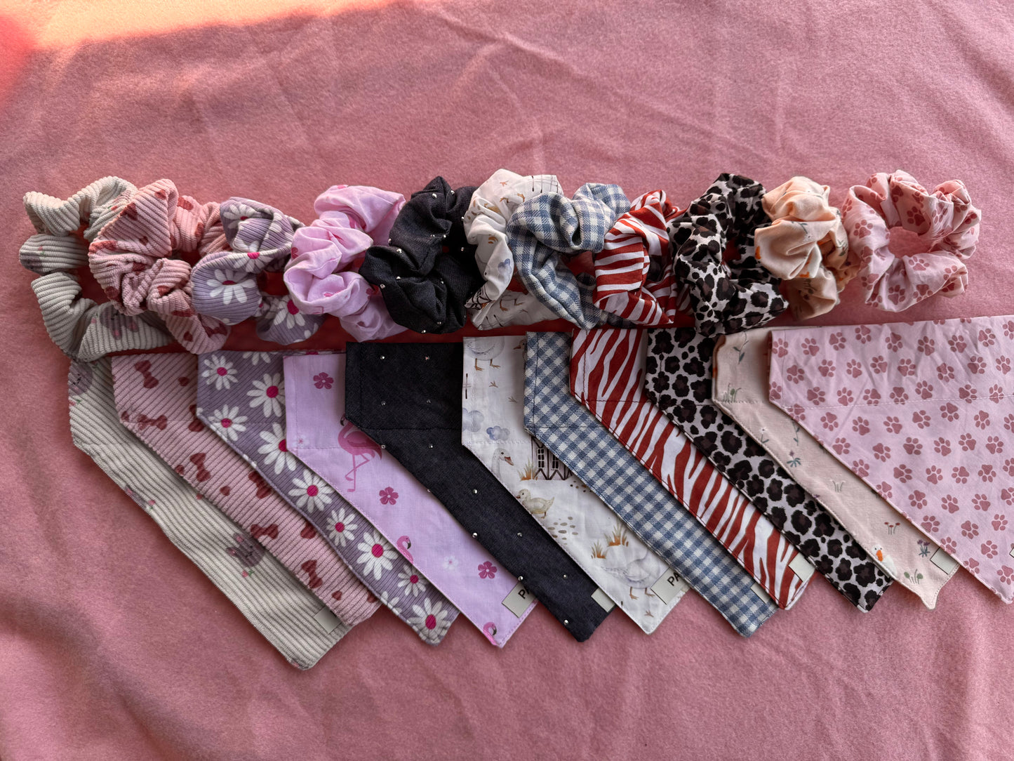 Blueberry Picnic Scrunchie – Scrunchie met Blauw Geruit Patroon