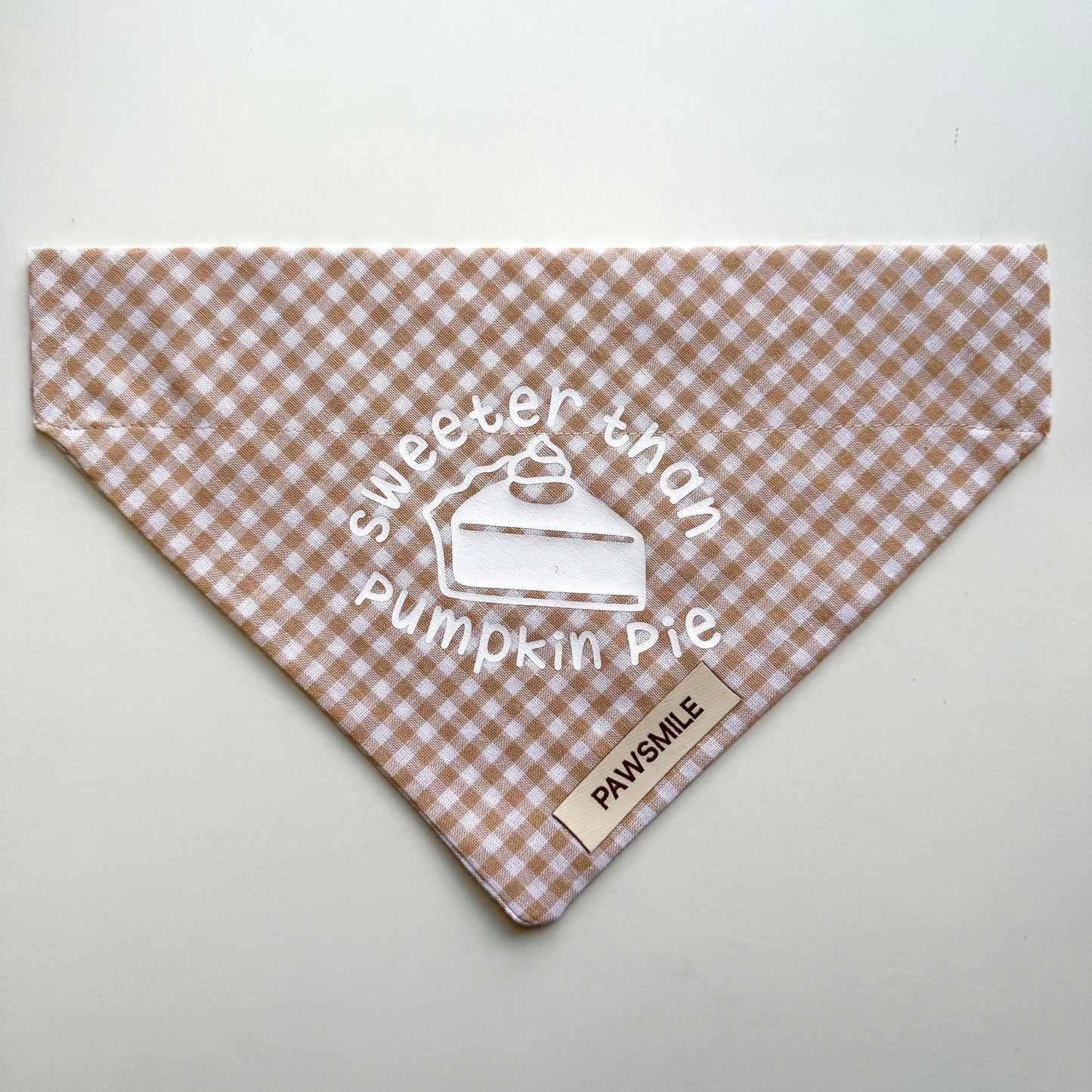 Pumpkin Spice – Herfst Bandana met Ruitjes & Pumpkin Spice Print