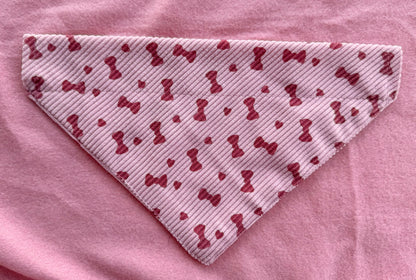 Coquette Paws – Roze Ribbel Bandana met Strikjes