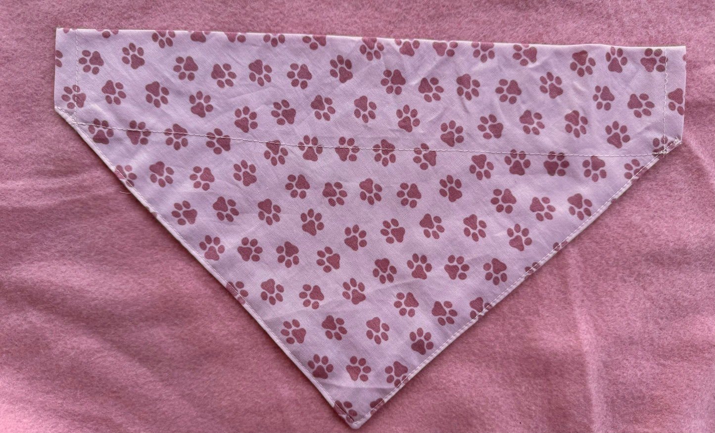 Paw-some Pink – Roze Bandana met Roze Pootafdrukjes