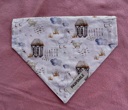 Farm Fresh – Witte Bandana met Gansjes en Boerderijtje